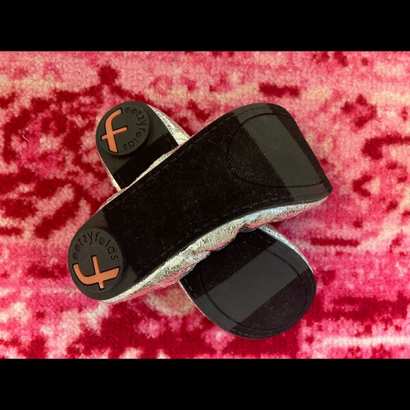 FOOTZY FOLDS SZ 7 SILVER BALLET FLATS SOFT TRENDY - Picture 4 of 6